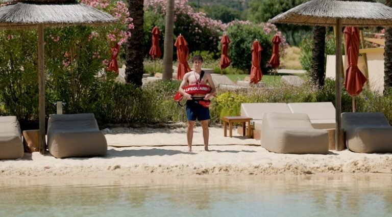 The Comprehensive Role of a Lifeguard: A Detailed Exploration