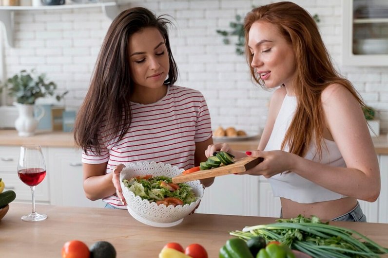 How to Build the Perfect Salad: Tips from Nutritionists